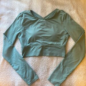 Long sleeve cropped workout top